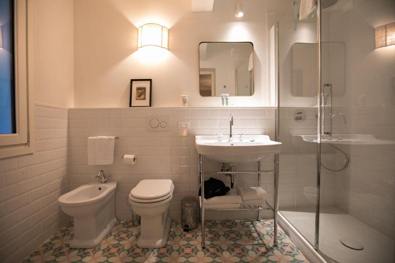 Lunaria Suites - Fyodor Dostoyevsky'S House Флоренция Екстериор снимка