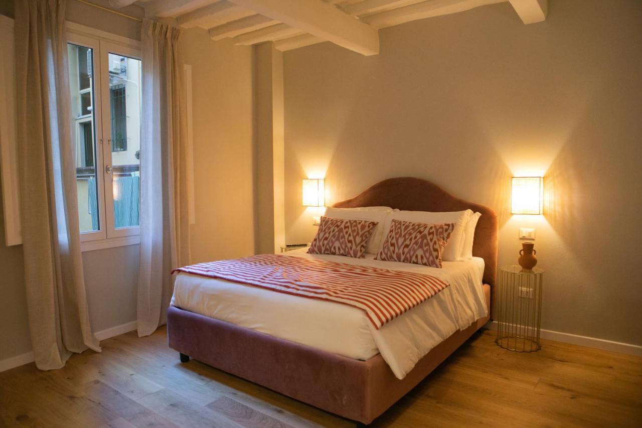 Lunaria Suites - Fyodor Dostoyevsky'S House Флоренция Екстериор снимка