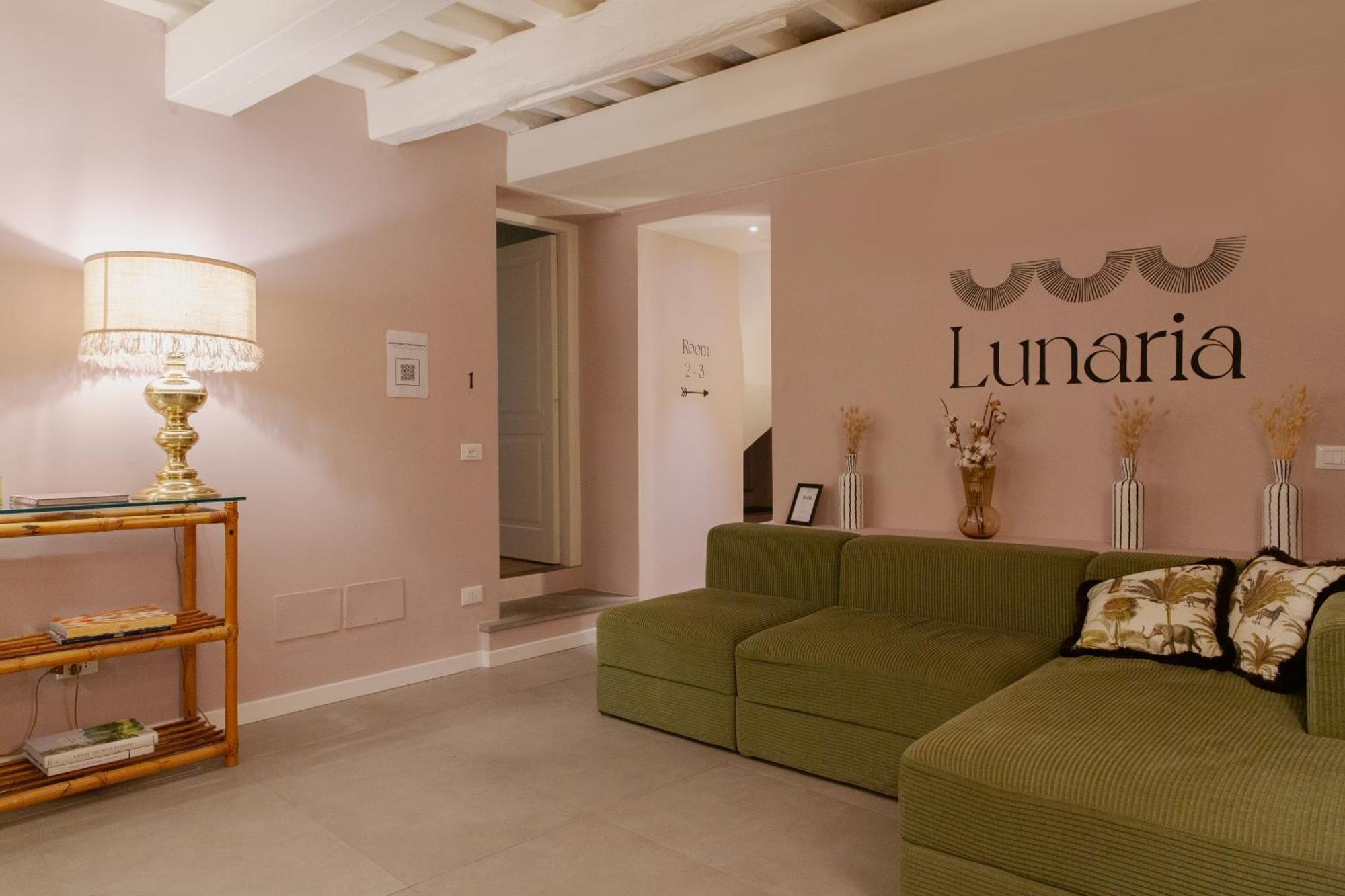 Lunaria Suites - Fyodor Dostoyevsky'S House Флоренция Екстериор снимка